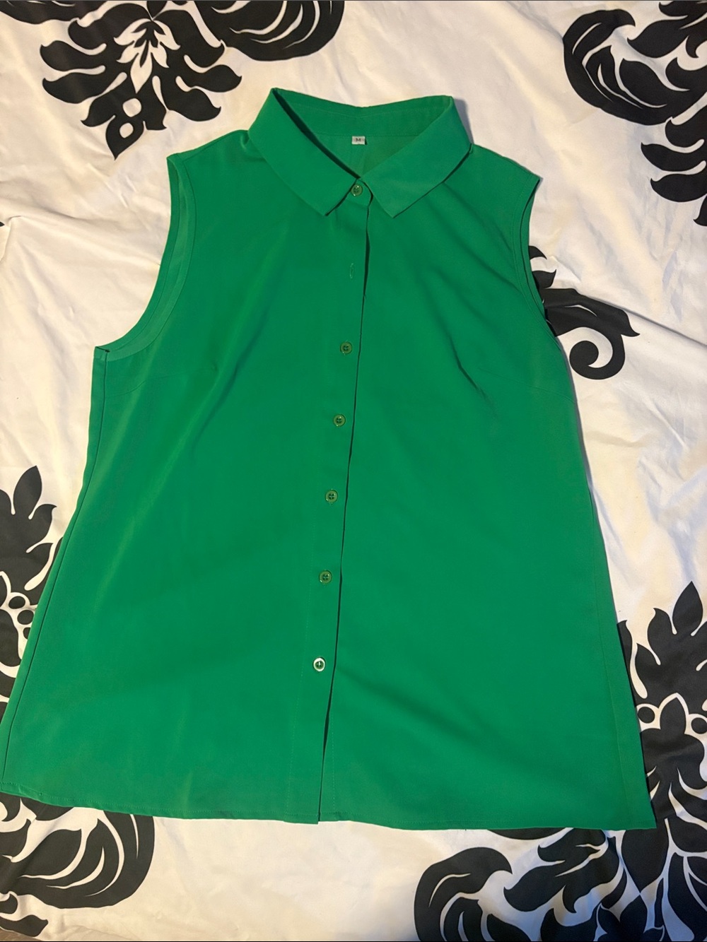Sleeveless Collared Button-Down Blouse in Green